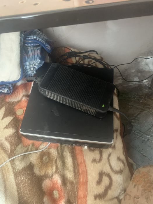 Calculator HP complet, Windows 11, monitor BenQ, tastatură & mouse noi