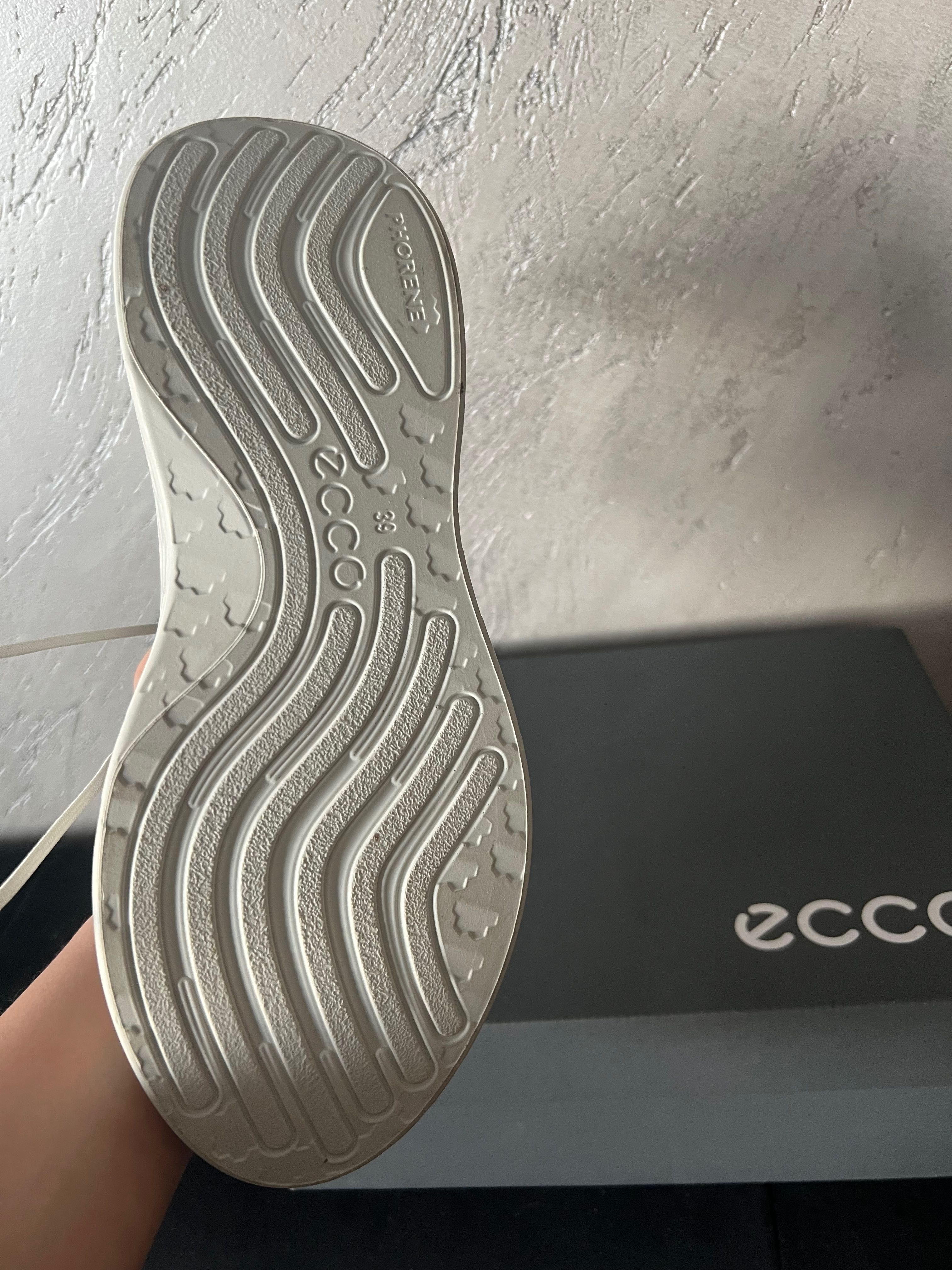 Нови обувки ECCO 39