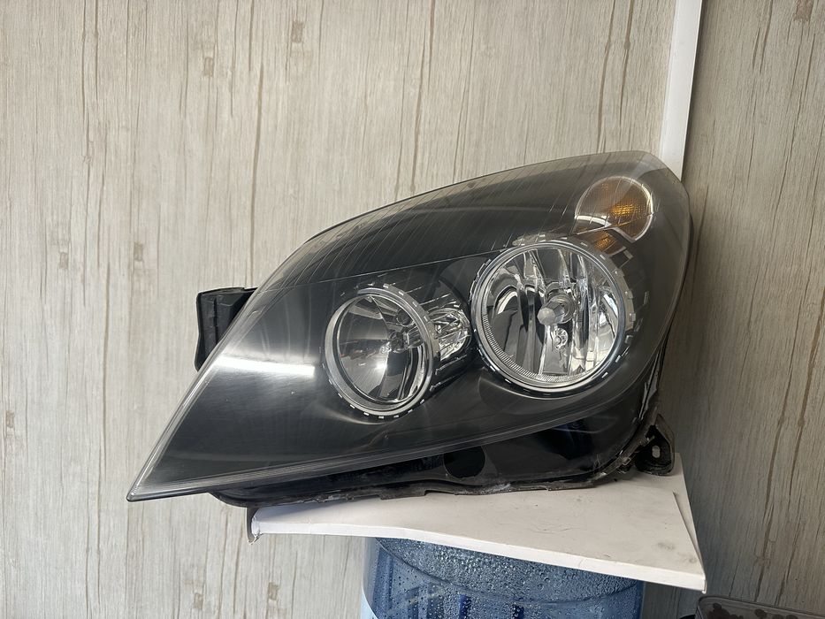 Ляв фар за Опел Астра H
