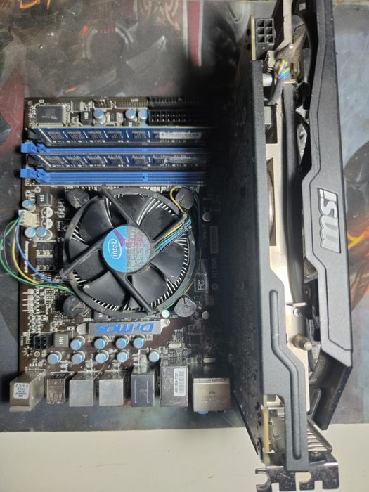 Kit placa de baza, procesor, ram și placa video.