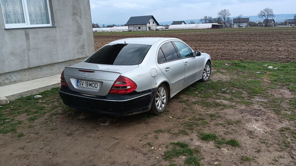 Dezmembrez. Sau vând Mercedes W211.