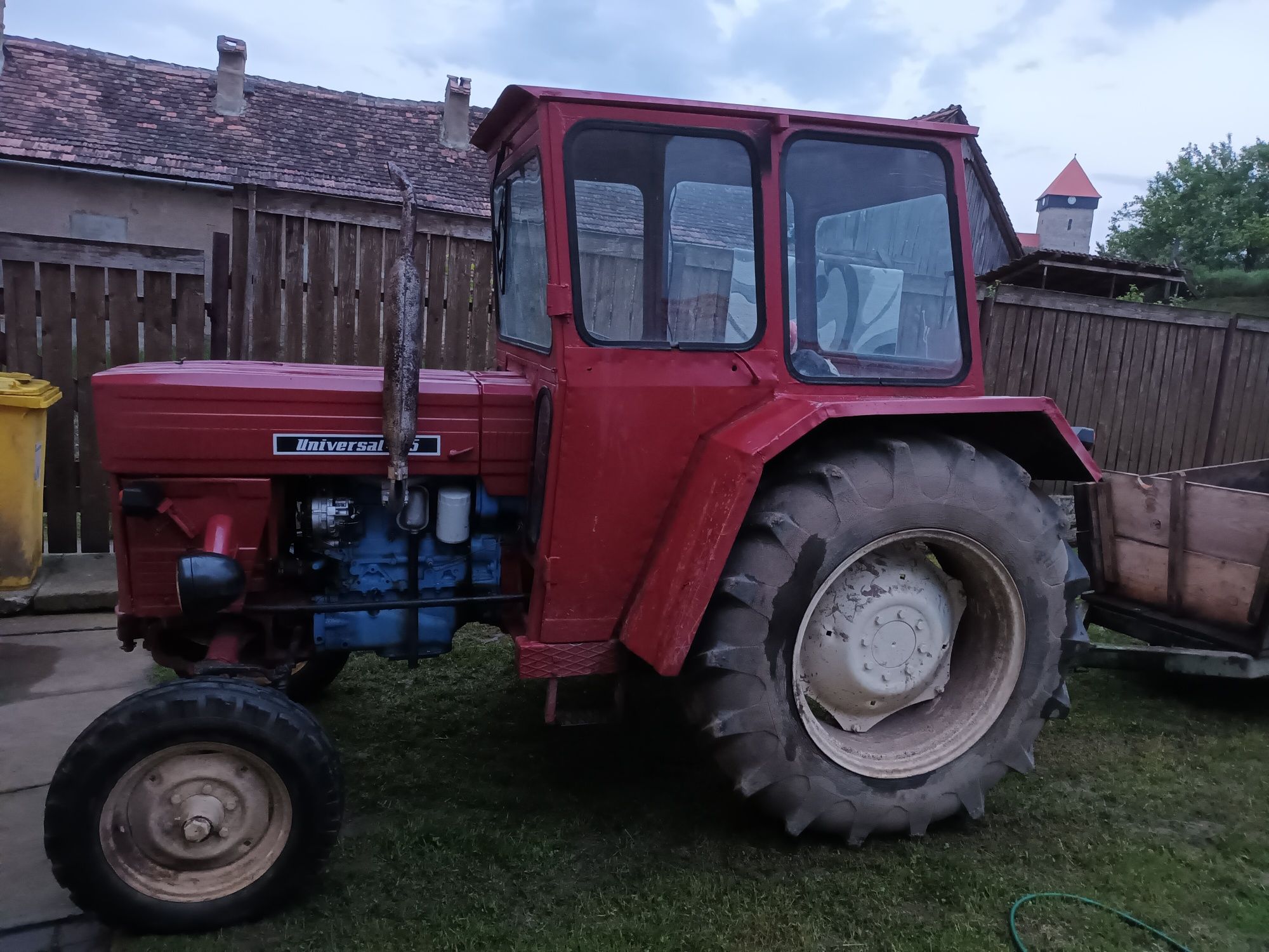 Vând tractor u445. În stare buna