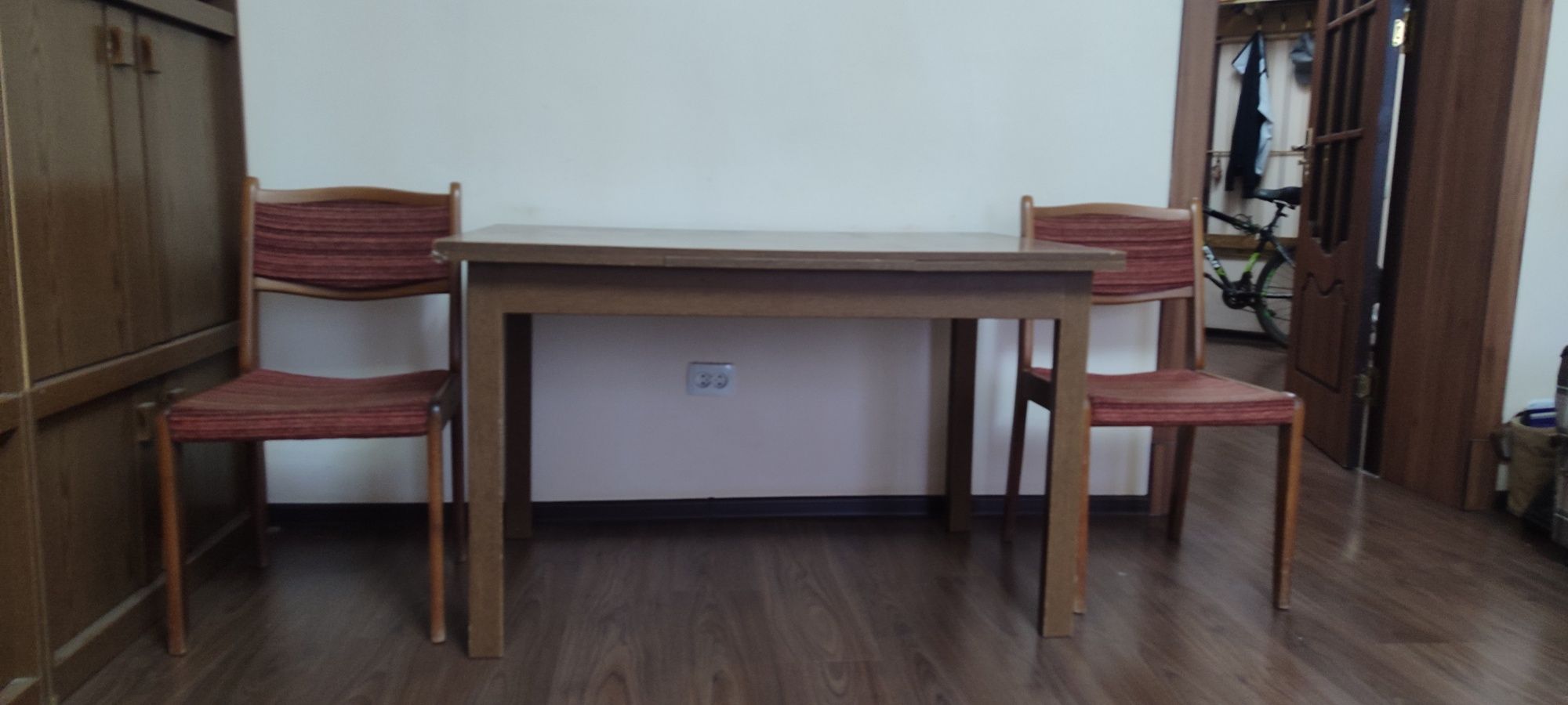 Продается стенка, стол и 6 стульев, диван и 2 кресла