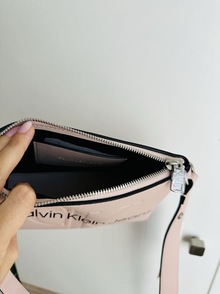 Дамска чанта Calvin Klein