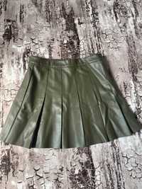 Зелена къса пола