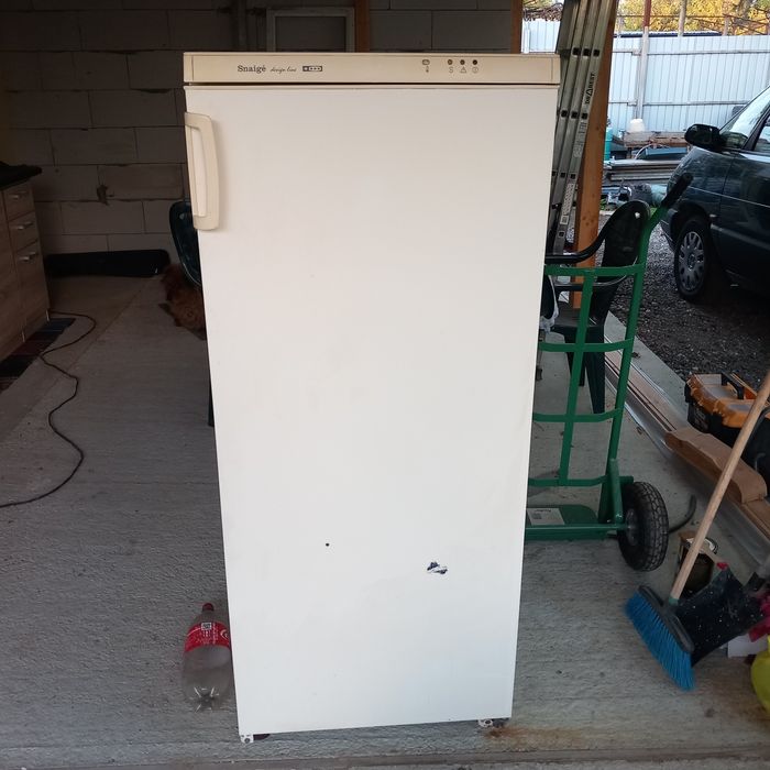 Продавам фризер Snaige