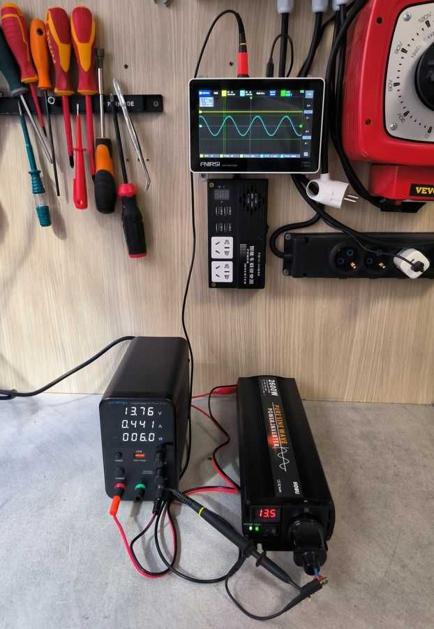 Инвертори HOULI 2600/1300W с чиста синусоида