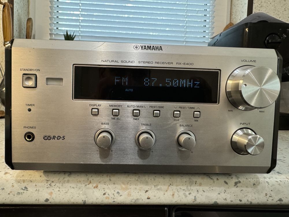 Yamaha RX-E400 мини стерео ресивър