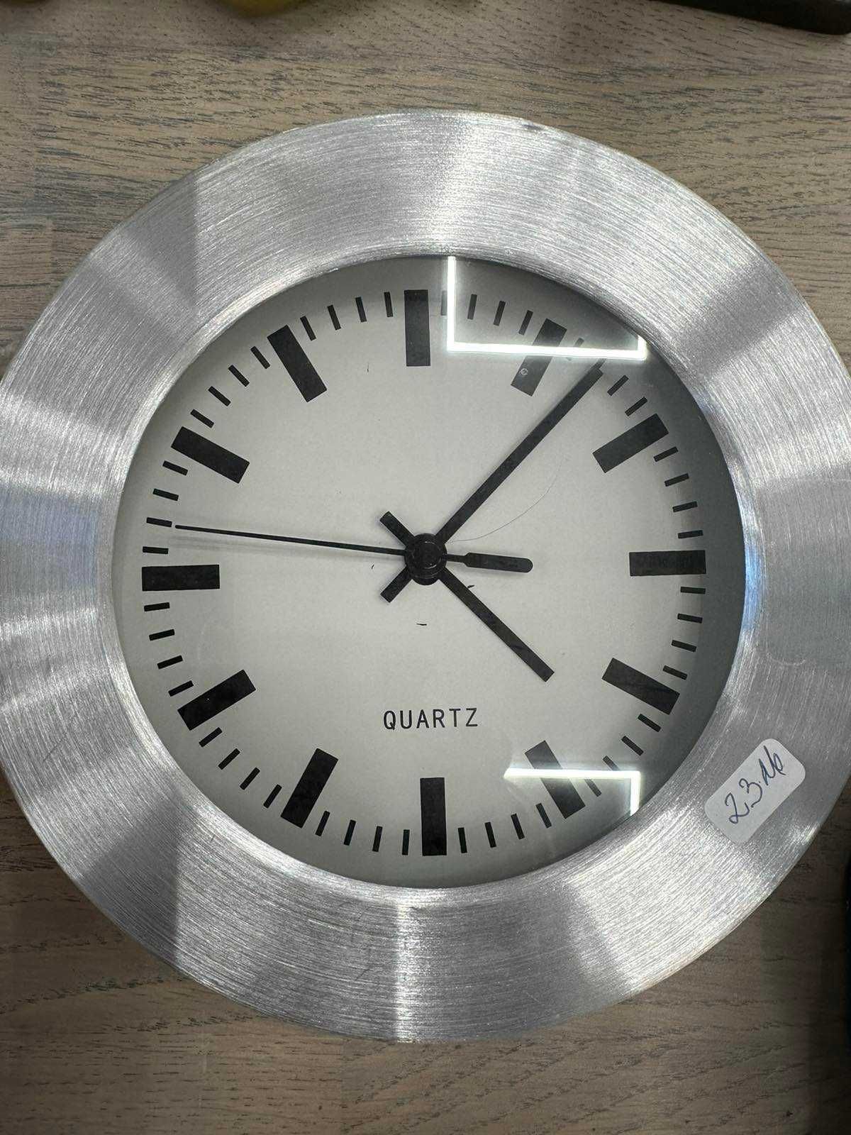 Стенен часовник Quartz