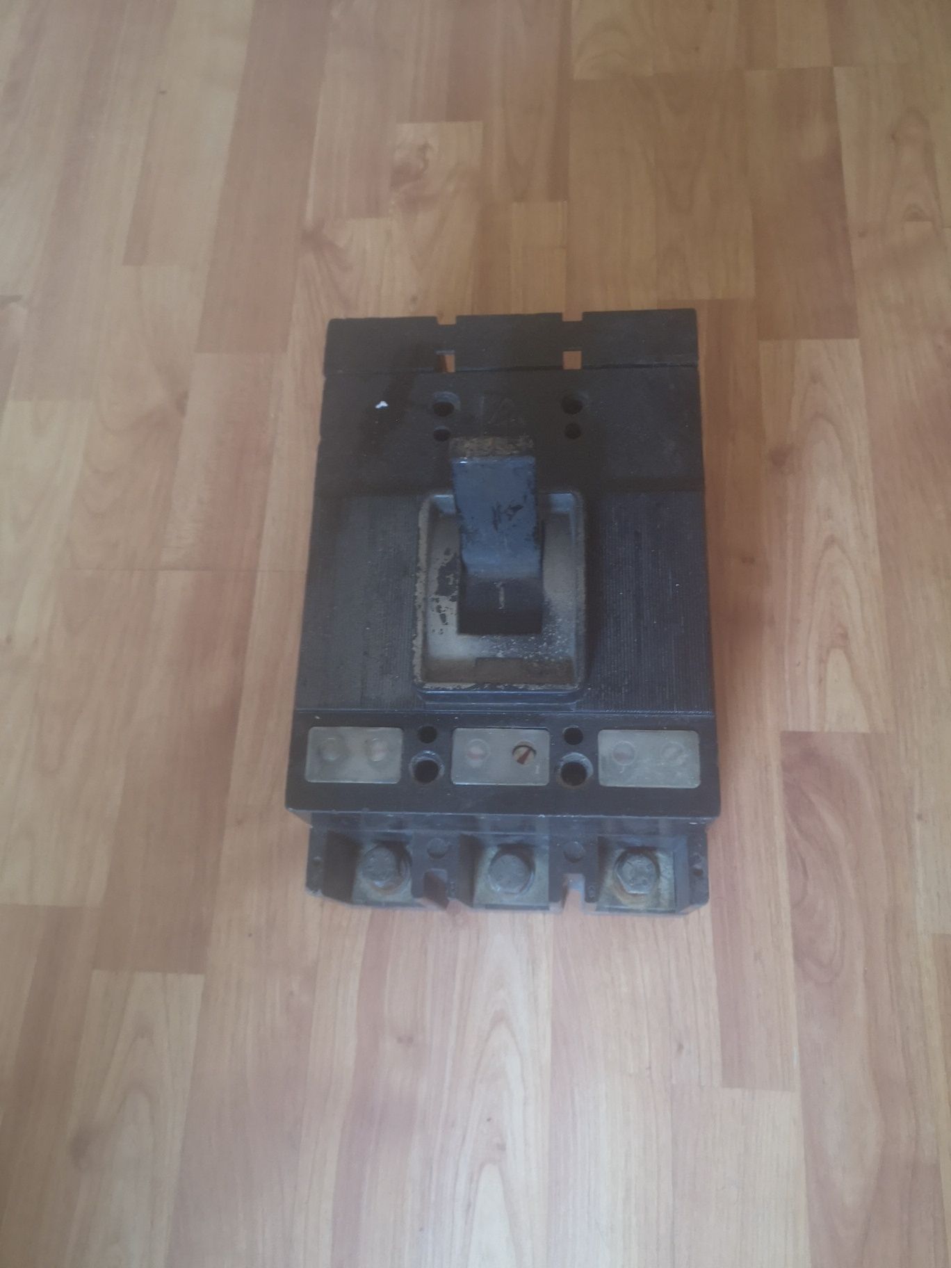 Vând contactor 400 amperi