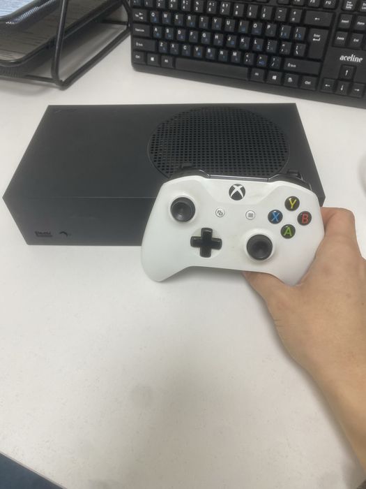 Xbox Series S, 1TB. Обмен интересует только, подписка есть