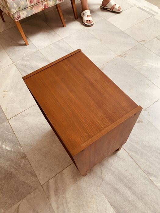 Италианска ретро масичка/шкафче от 80-те