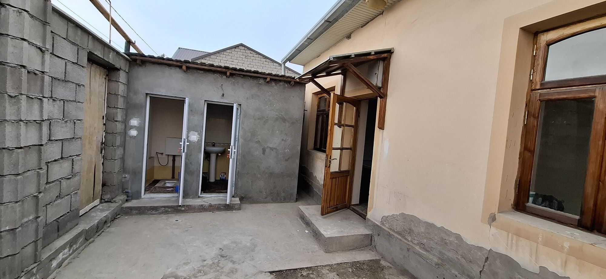 Koʻcha yuzida 1.6 sotk 5 xonali uy