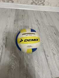 Продаётся волейболный мяч Demix