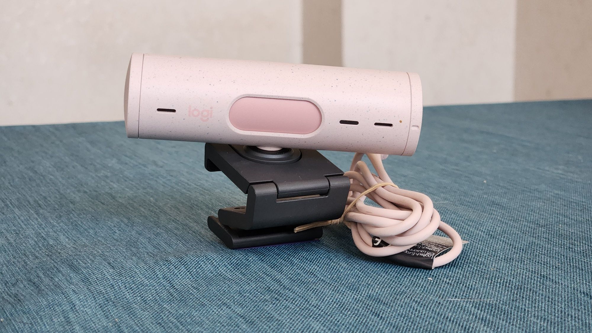 Продавам уеб камера Logitech Brio 500