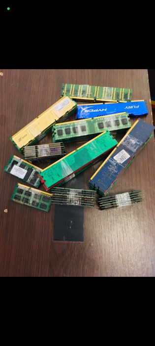 137 de plăci RAM folosite la un preț foarte rezonabil