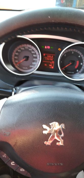 Vând Peugeot 4007 disel2.2 195000 km