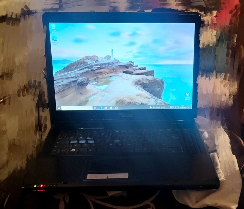 Laptop fujitsu siemens de piese sau uz personal