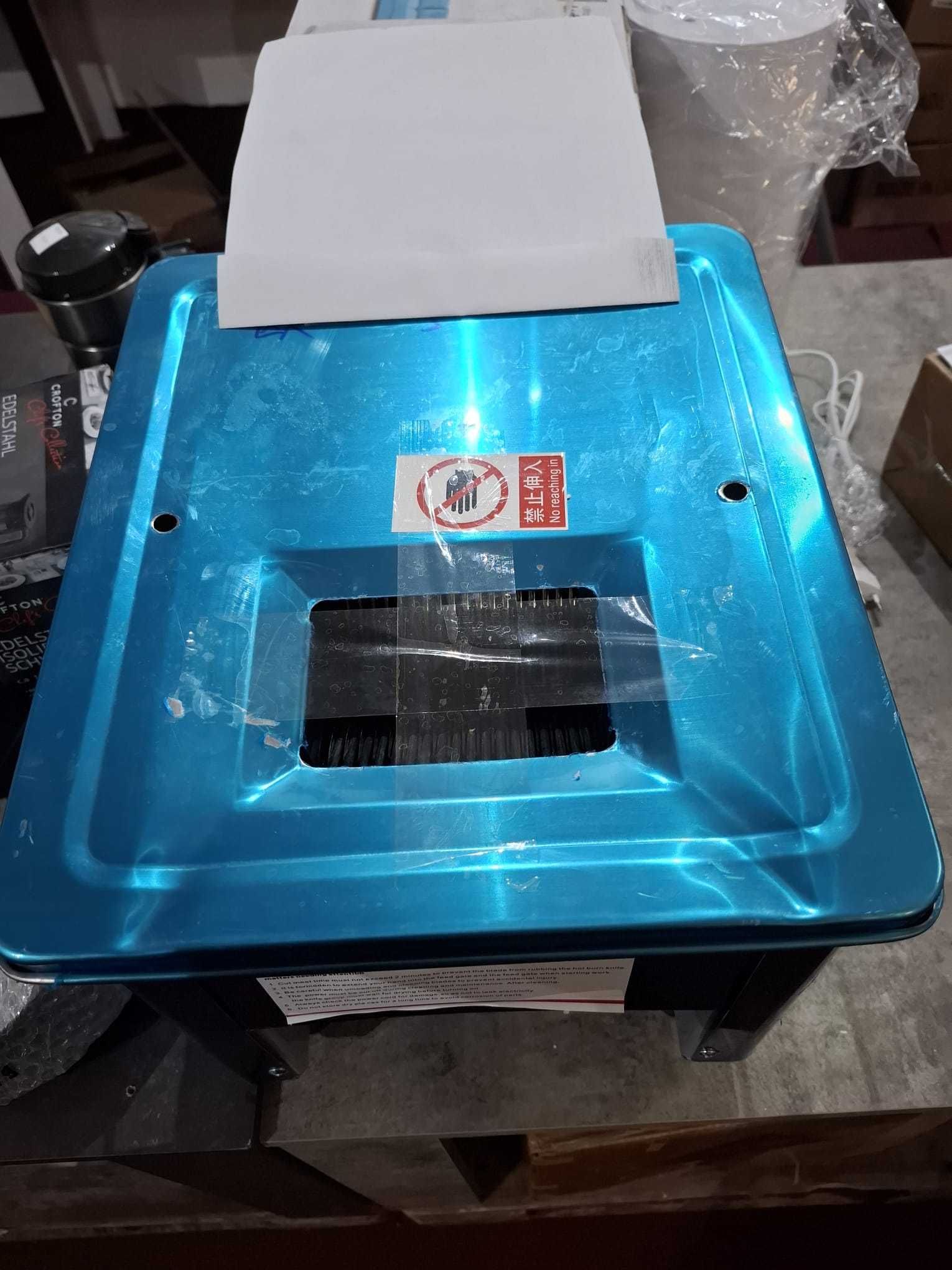 Tăiător carne NEWTRY comercial, inox, capacitate 150 kg/h