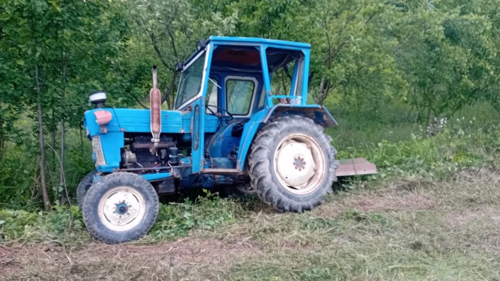 Vând tractor de 55
