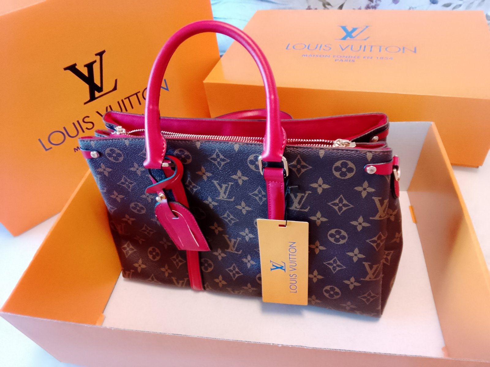 Дамска чанта Louis Vuitton