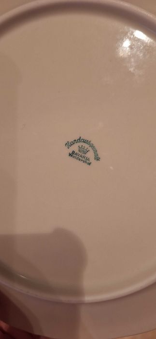 Единичен брой красиви чиний