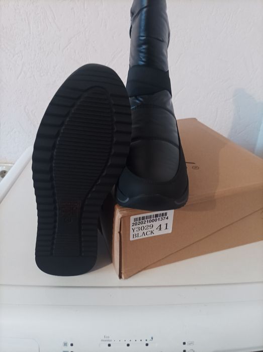 Черни дамски спортно-ежедневни зимни боти