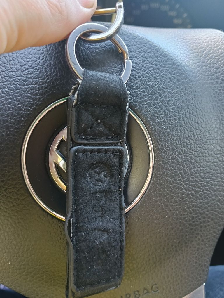 Breloc VW din piele mată in stare foarte bună