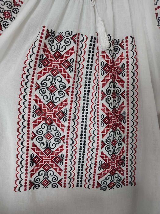 Ie traditionala cu maneca trei sferturi