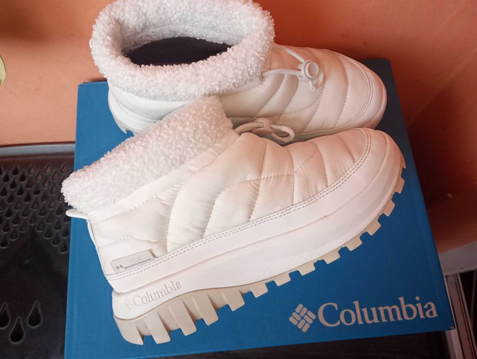 Дамски зимни боти Columbia orig бели,без закопчаване меки топли удобни