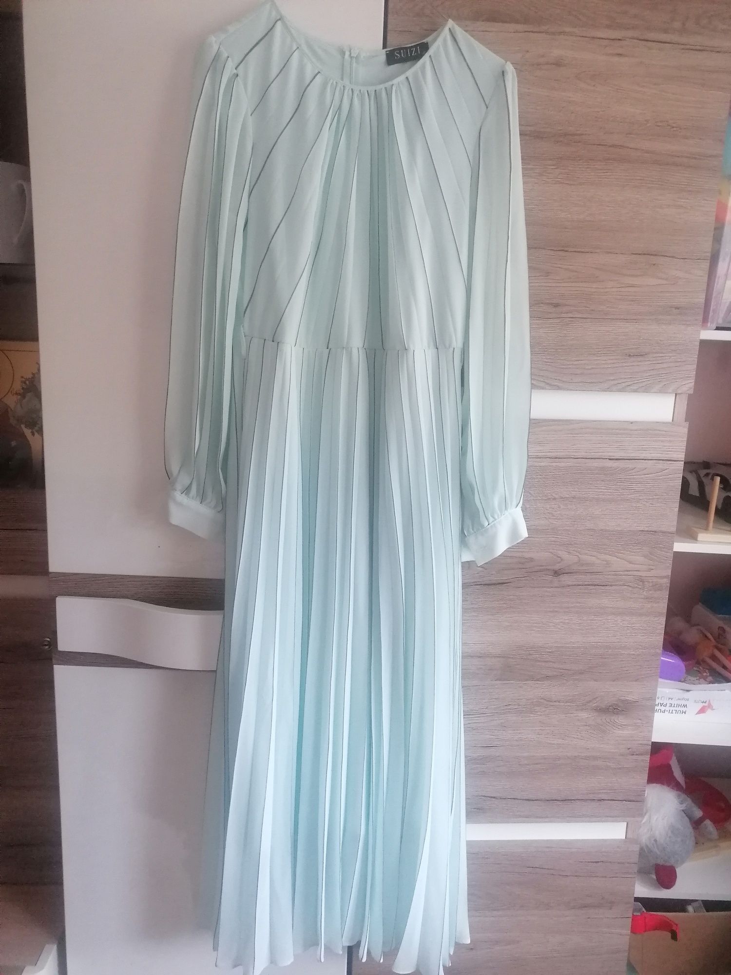 Rochie eleganta zi sau noapte. Marimea 40. Pret 100 lei.