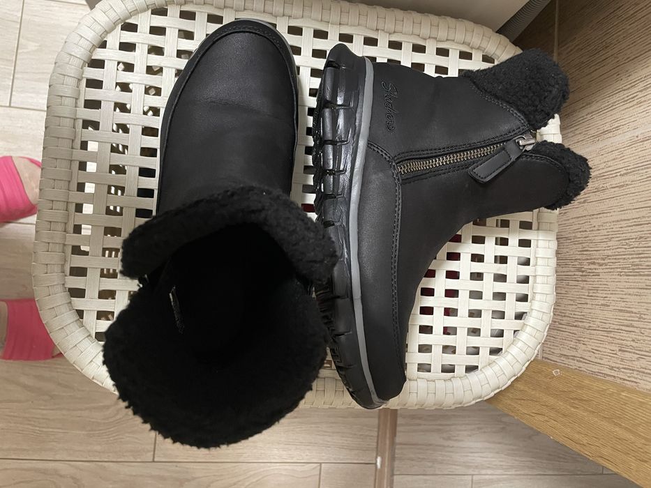 Cizmulite skechers, in stare impecabila, marimea 36.