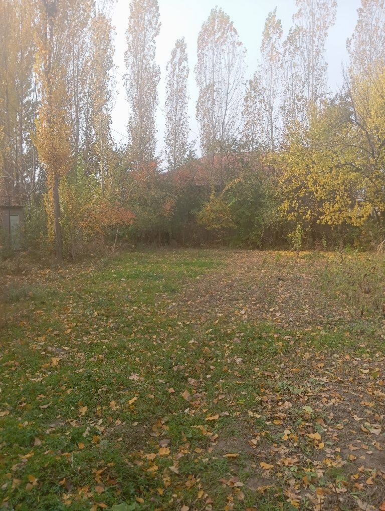 Uchastka sotiladi