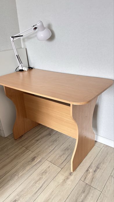 Продам стол в хорошем состояний