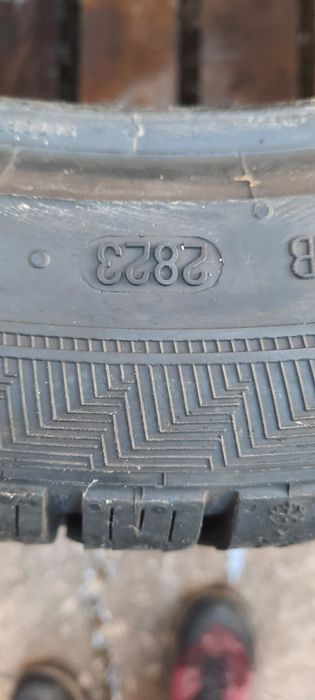 2 броя зимни гуми 225 45 17 дот 23