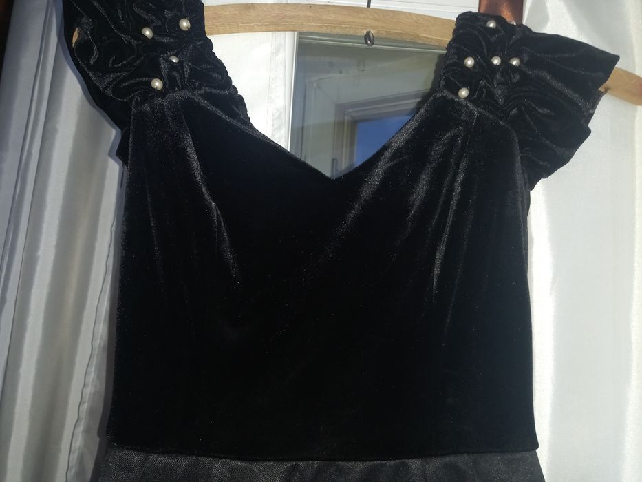 Rochie neagră de seară