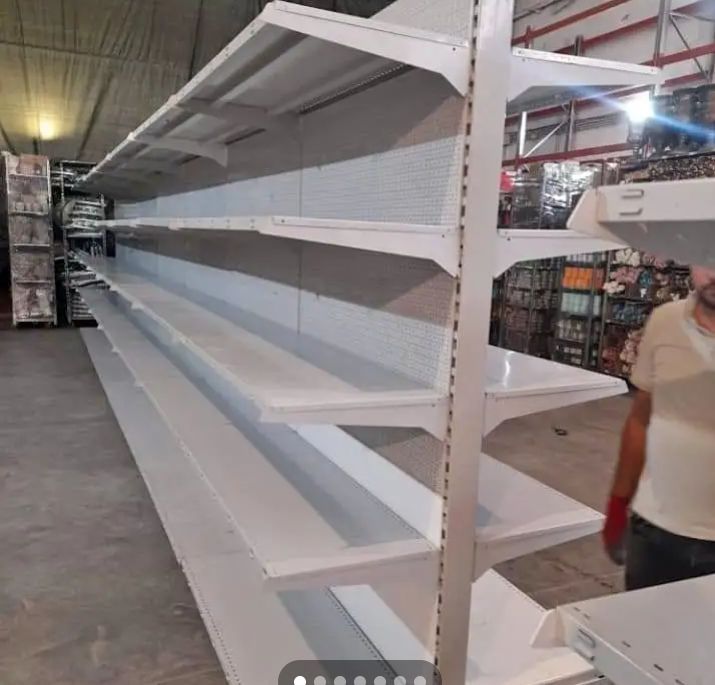 Vând rafturi de magazin și de depozitarea morții