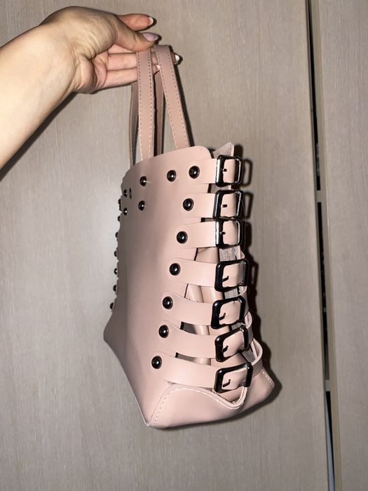 Дамска чанта с къса дръжка