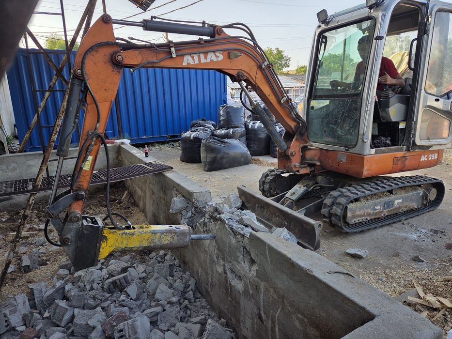 Inchiriere/executare lucrari cu miniexcavator
