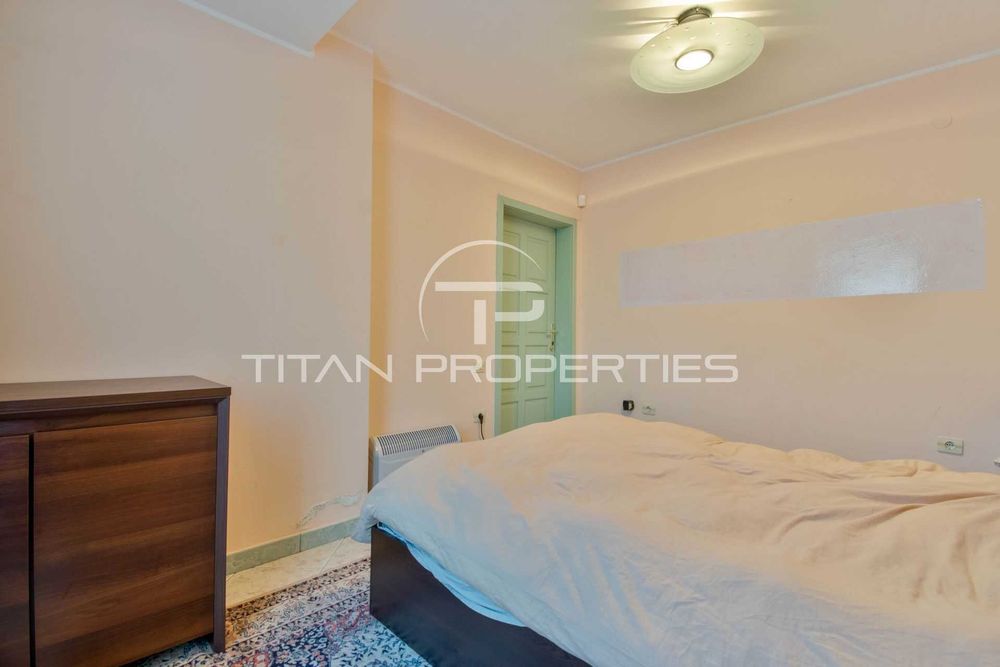 Двустаен обзаведен апартамент в Центъра