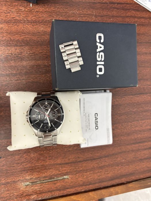 Часы CASIO  2013