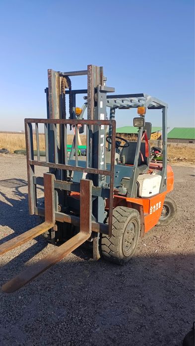 Вилочный погрузчик