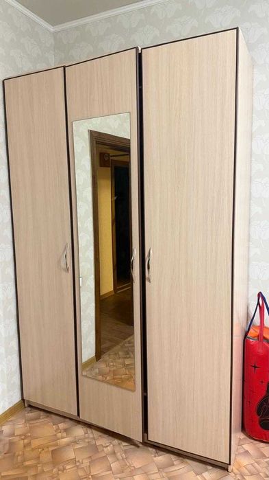 Шкаф для одежды с полками