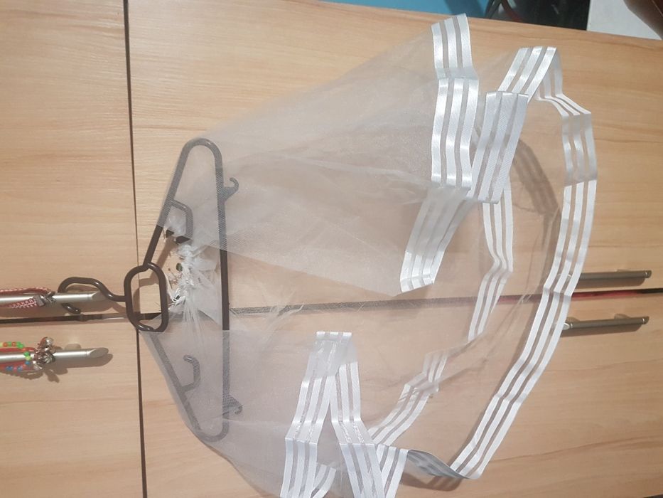 Vand rochie de mireasă si voal