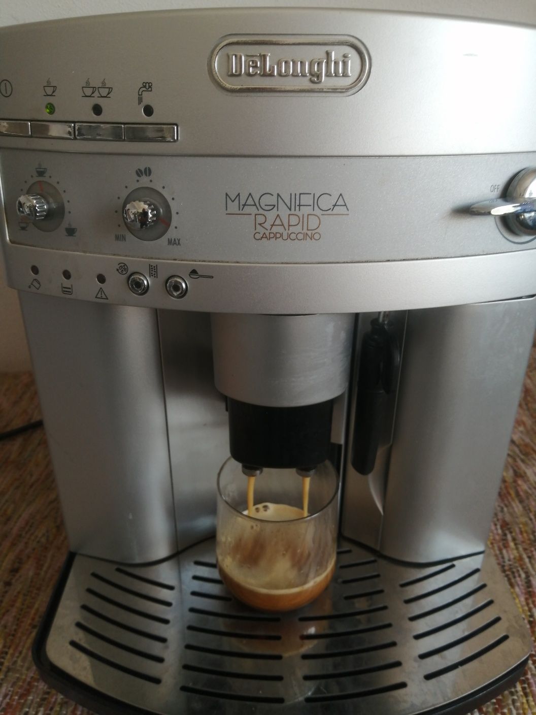 Expresor cafea Delonghi Magnifica rapid capucino