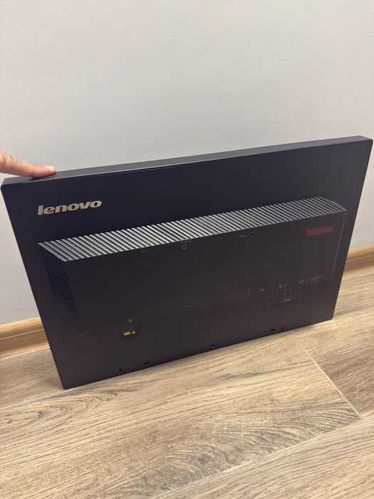Монитор Lenovo Thinkvision
