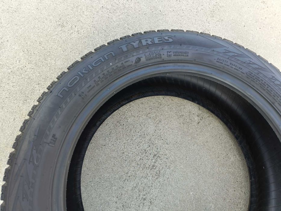 O anvelopa de iarna 215 55 18 nokian WR suv 4 profil de 7,5 mm