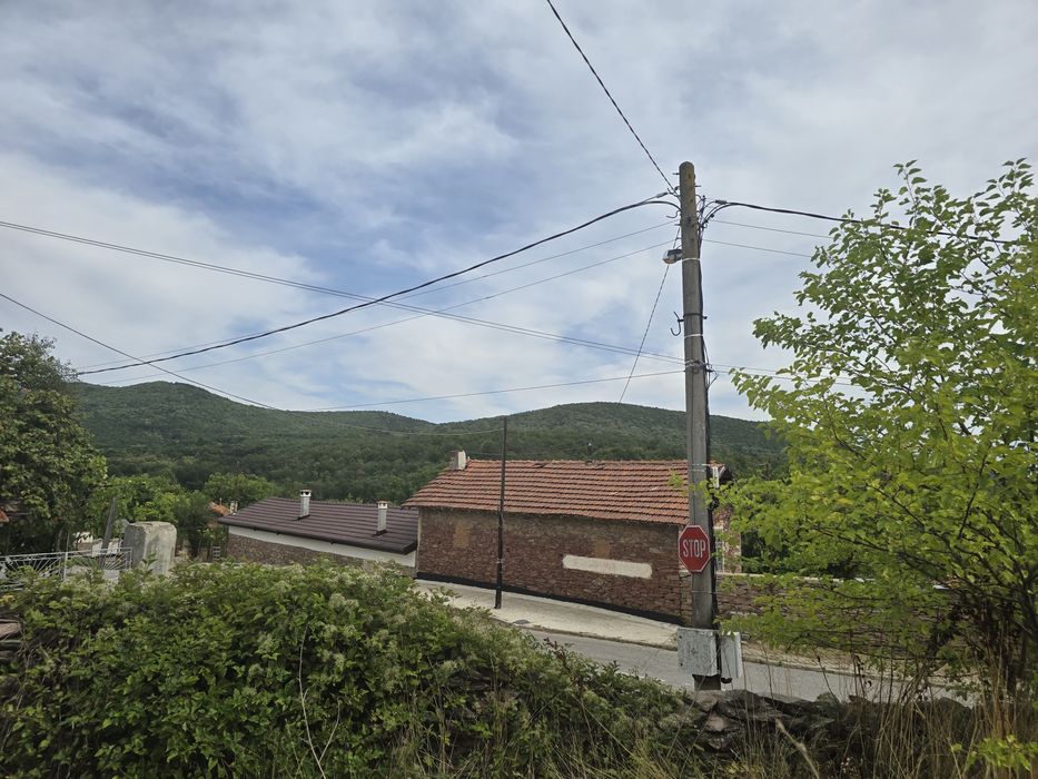 Къща с двор в село Пряпорец