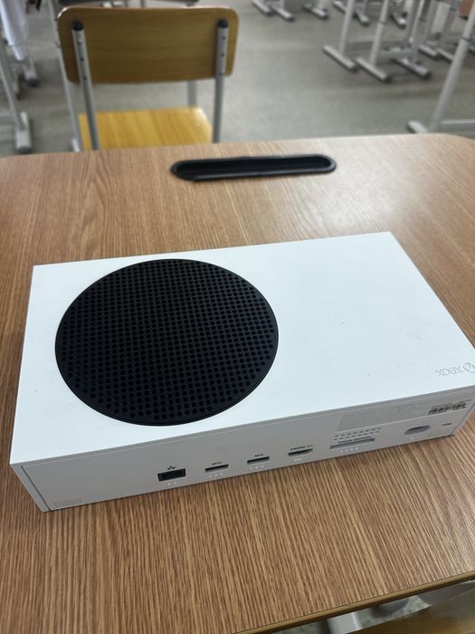 Xbox series s aproape ca nou