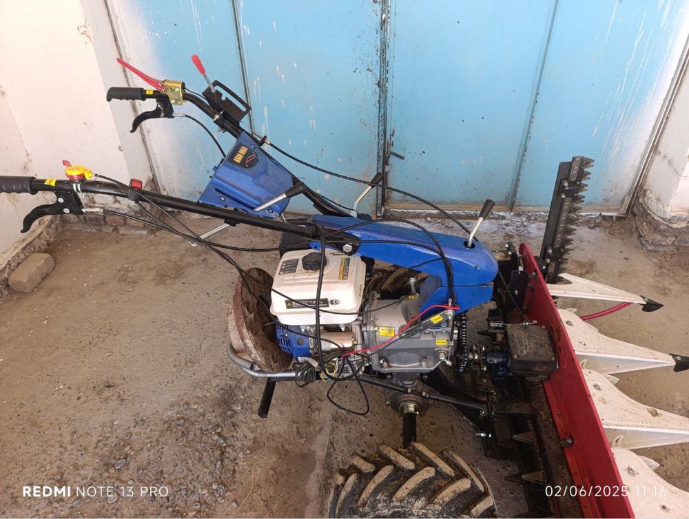 Beda o’rish uchun mini traktor.